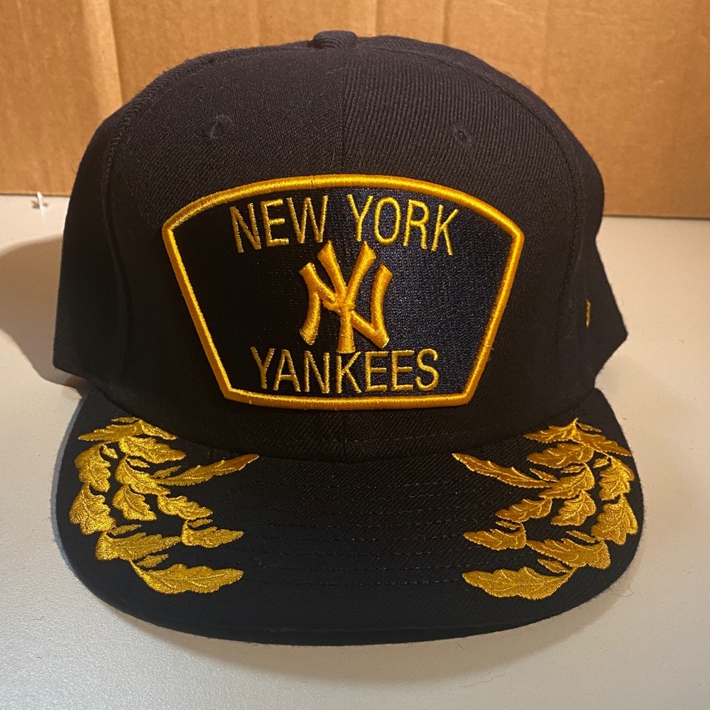 New York Yankees MLB Scrambled Navy and Gold Fitted Hat Cap size 8